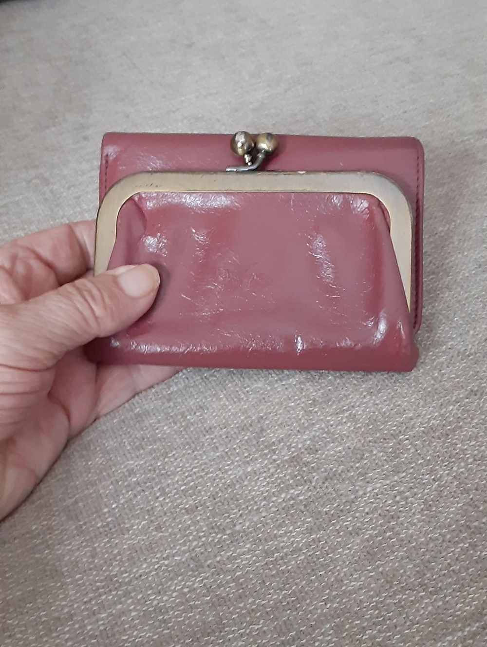 HOBO INTERNATIONAL BURGUNDY LEATHER SMALL WALLET - Picture 12 of 12